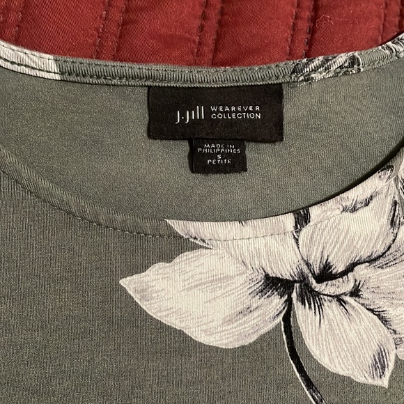 J. Jill - Size SP - Small Petite - Sage green with white flowers. 3/4 sleeves. - Picture 5 of 8
